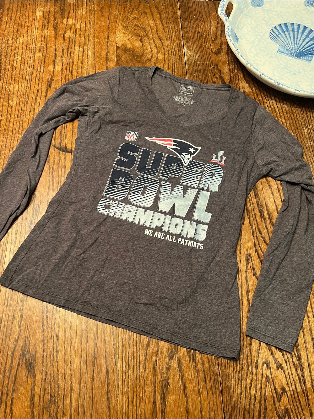 New England Patriots Women's Pro Line Fanatics Super Bowl Champions Tee